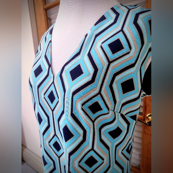 Brand New Michael Kors Sheath Dress, Retro Geometric, Size Medium NWOT - Picture 3 of 11